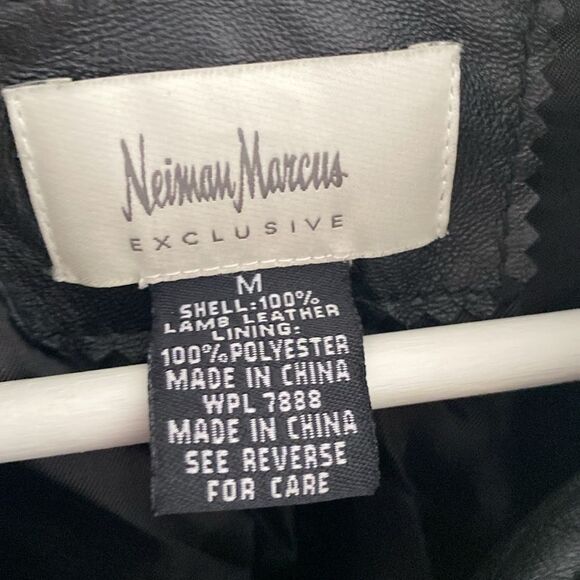 Neiman Marcus 100% Leather Quilted Button Front Collared Over Coat Medium - Picture 5 of 8